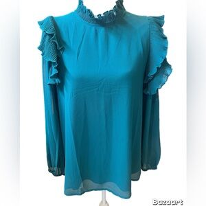 Jodifl Top Womens  Green Ruffled Shoulder And Neck  Size Small. 1 Button Closure